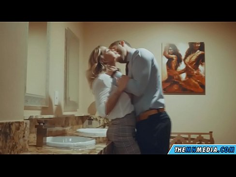 ❤️ 공공 화장실에서 가슴이 큰 금발이 당신을 유혹 할 때 젠장 비디오 ko.porno-filmy.ru에서